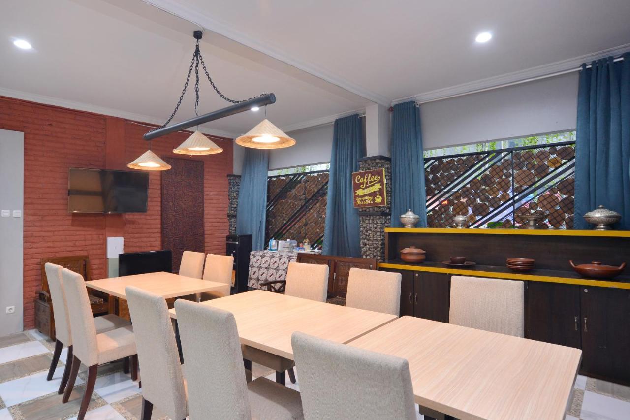 Oyo 583 Puri Gejayan Asri Syariah Hotel Kejayan Kültér fotó